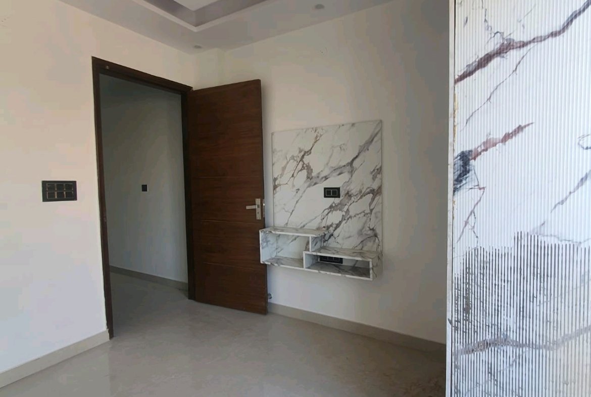 A newly constructed 2 BHK top-floor builder floor in C6B Block Janakpuri featuring 2 washrooms, a roof porta cabin, and an additional roof bathroom.