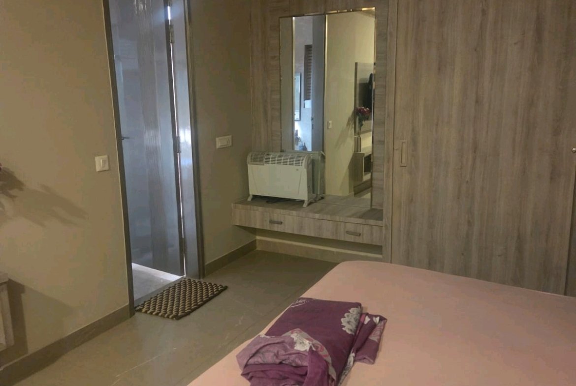 A spacious 419 gaj top-floor builder floor in A2 Block Janakpuri with 50% roof rights, lift, and car parking—ideal for premium living and future expansion.