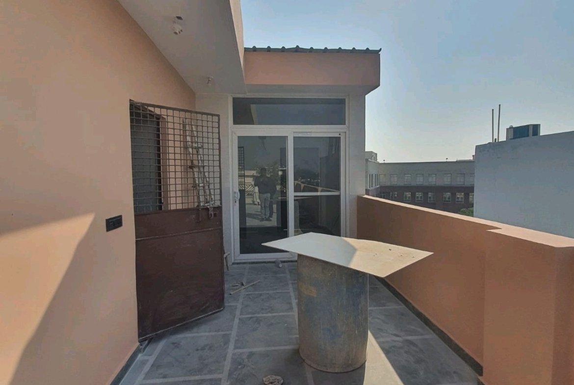 A newly constructed 2 BHK top-floor builder floor in C6B Block Janakpuri featuring 2 washrooms, a roof porta cabin, and an additional roof bathroom.