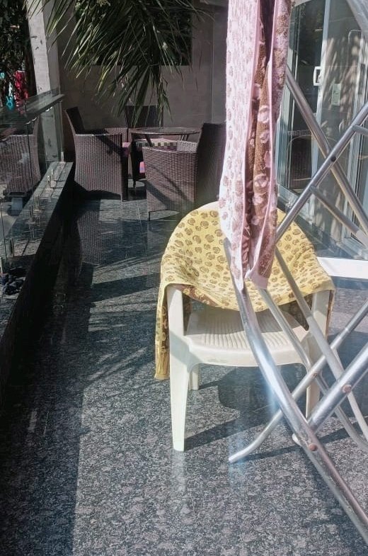 A premium 265 gaj upper ground floor in B1 Block Janakpuri featuring a spacious 4 BHK layout, 4 washrooms, lift, car parking, and solid 6-year-old construction.