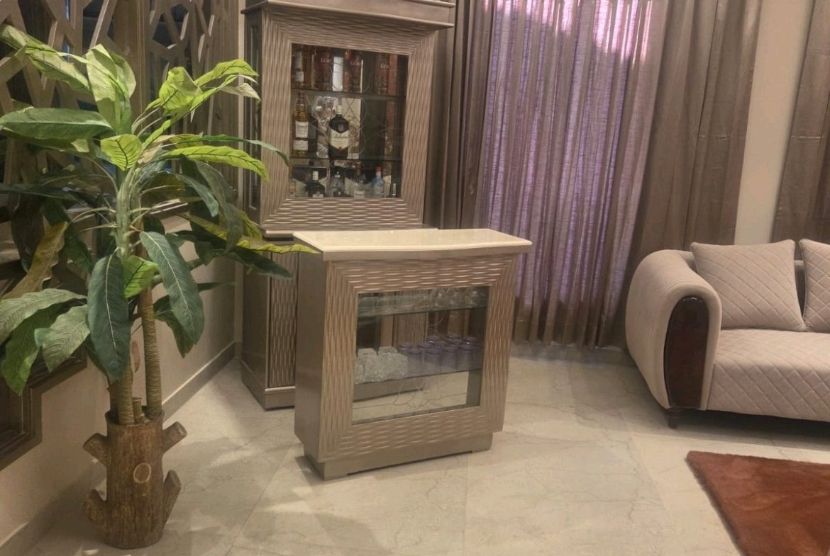 A spacious 419 gaj top-floor builder floor in A2 Block Janakpuri with 50% roof rights, lift, and car parking—ideal for premium living and future expansion.