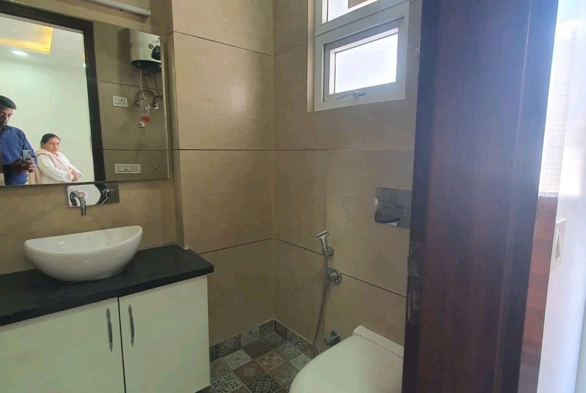 A well-designed 80 gaj top-floor builder floor in C4F Block Janakpuri with roof rights, 2 BHK + 1 room set, ACs fitted, chimney, and corner north-facing advantage.