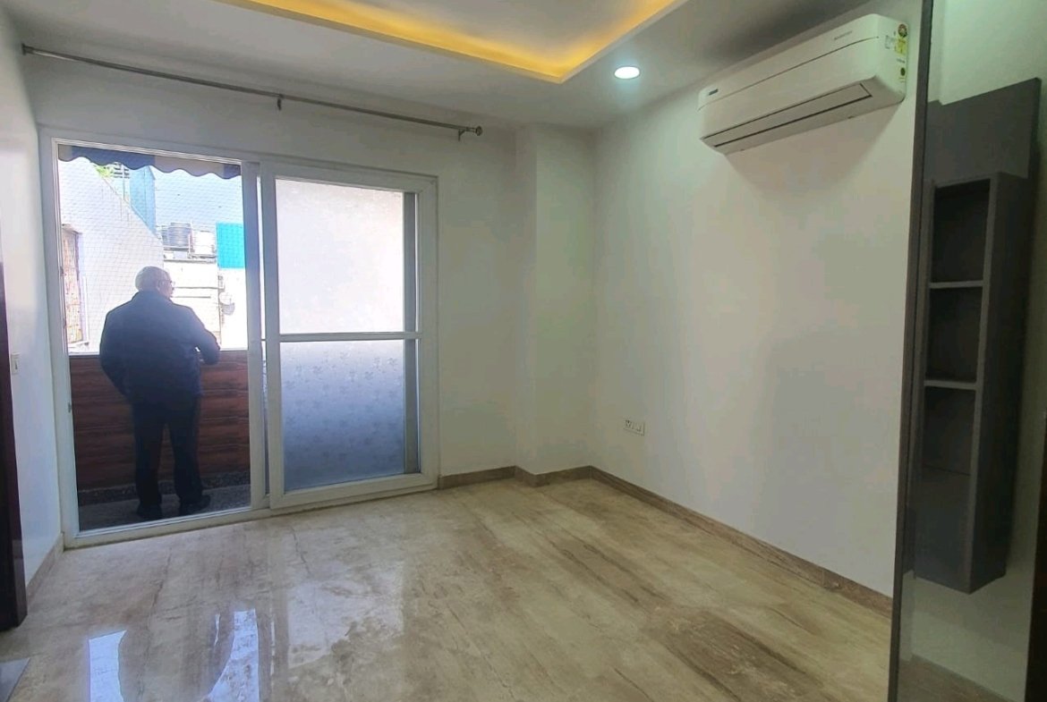 A well-designed 80 gaj top-floor builder floor in C4F Block Janakpuri with roof rights, 2 BHK + 1 room set, ACs fitted, chimney, and corner north-facing advantage.