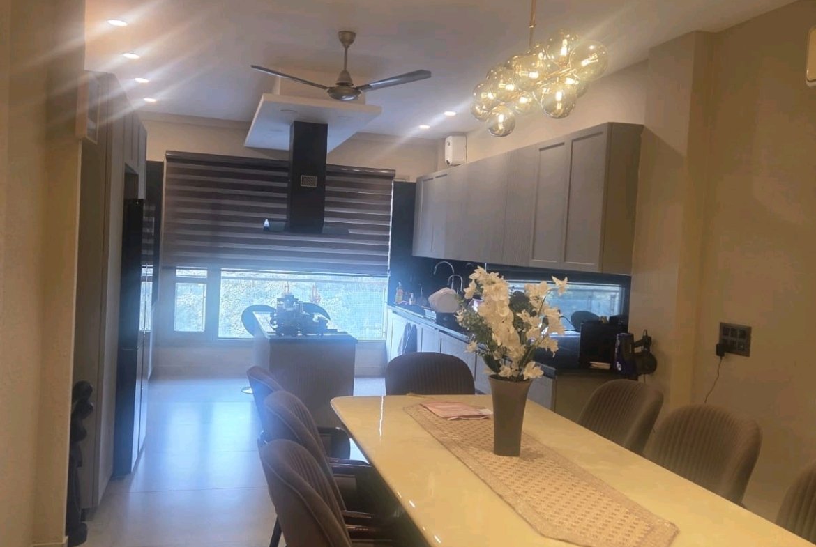 A spacious 419 gaj top-floor builder floor in A2 Block Janakpuri with 50% roof rights, lift, and car parking—ideal for premium living and future expansion.