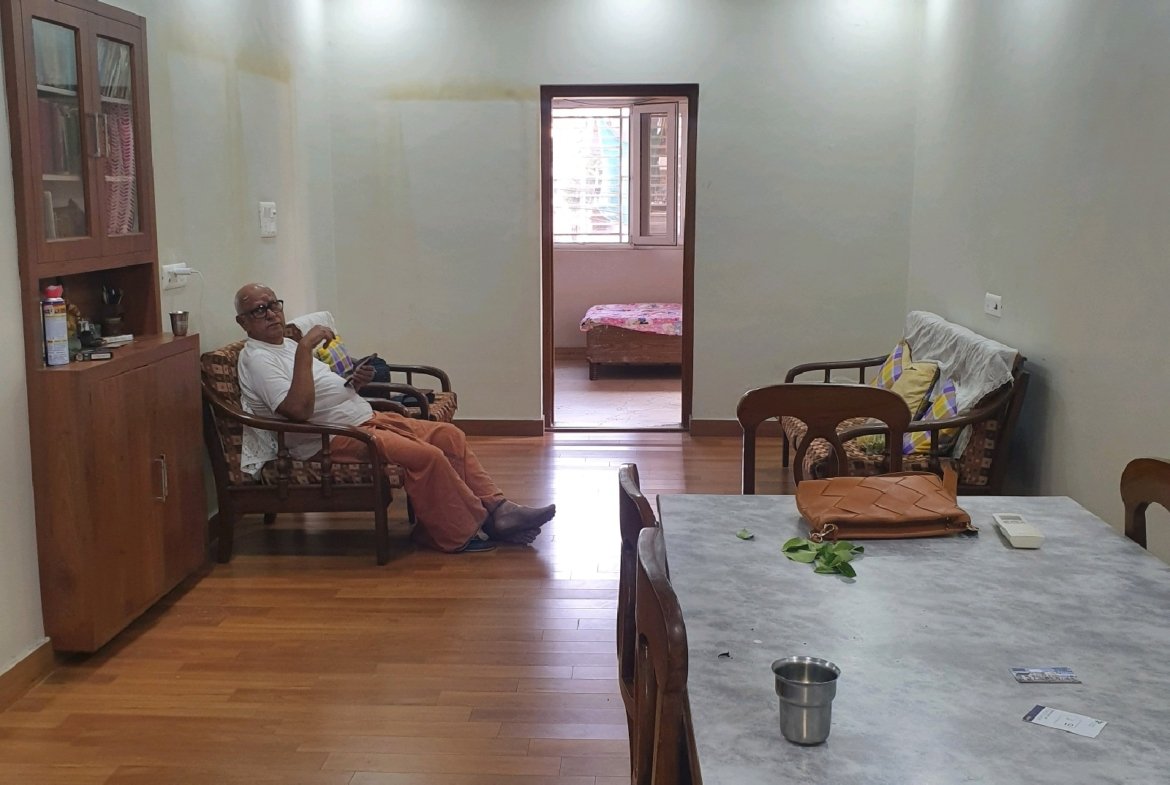 A beautifully renovated first-floor DDA Big MIG 3 BHK corner flat in C4A Block Janakpuri, offering comfort, convenience, and excellent location