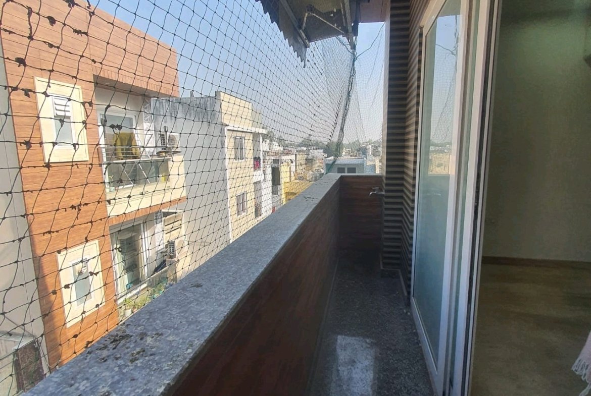 A well-designed 80 gaj top-floor builder floor in C4F Block Janakpuri with roof rights, 2 BHK + 1 room set, ACs fitted, chimney, and corner north-facing advantage.