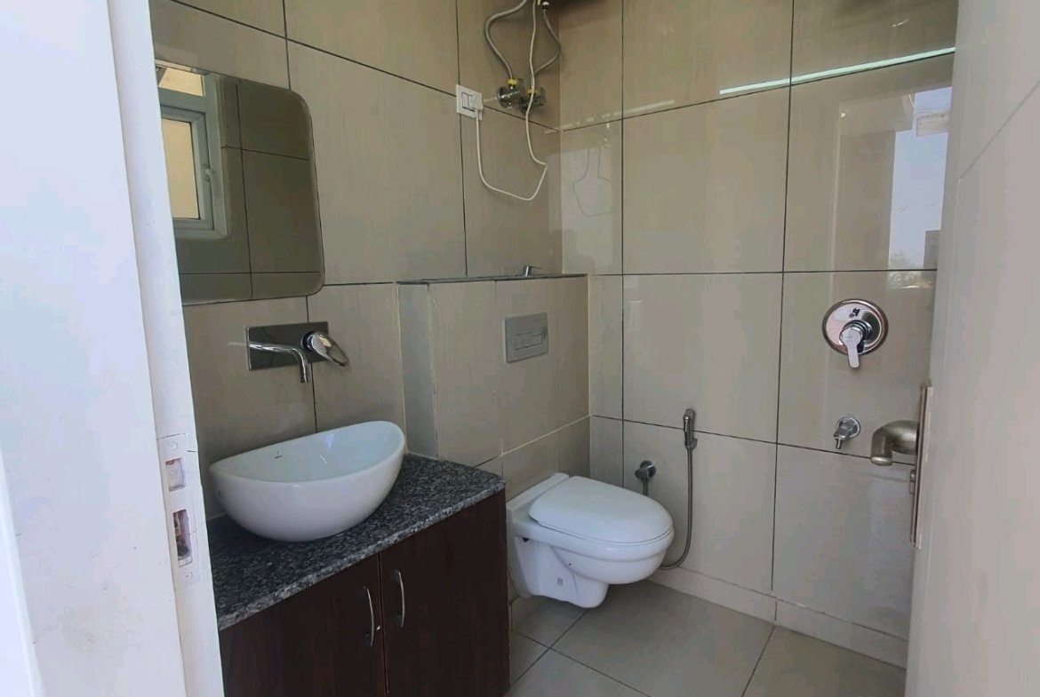 A well-designed 80 gaj top-floor builder floor in C4F Block Janakpuri with roof rights, 2 BHK + 1 room set, ACs fitted, chimney, and corner north-facing advantage.