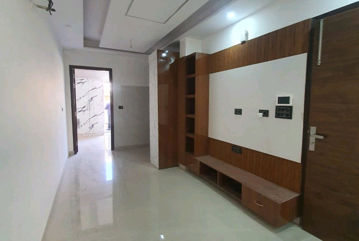 A newly constructed 2 BHK top-floor builder floor in C6B Block Janakpuri featuring 2 washrooms, a roof porta cabin, and an additional roof bathroom.