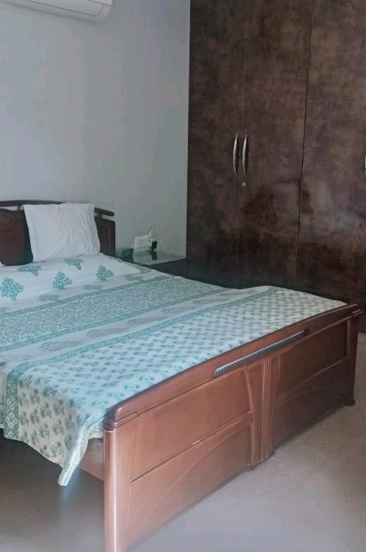 A premium 265 gaj upper ground floor in B1 Block Janakpuri featuring a spacious 4 BHK layout, 4 washrooms, lift, car parking, and solid 6-year-old construction.