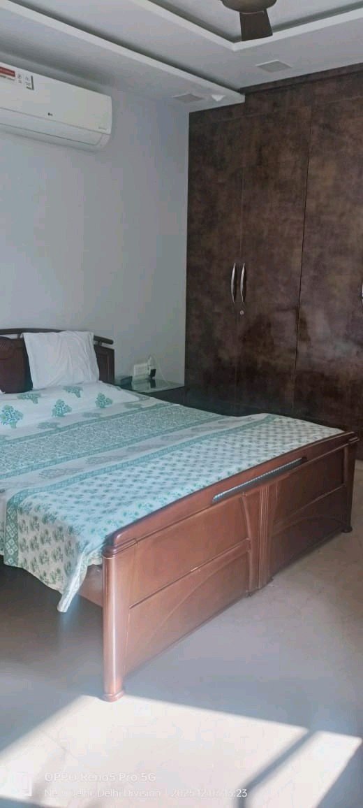 A premium 265 gaj upper ground floor in B1 Block Janakpuri featuring a spacious 4 BHK layout, 4 washrooms, lift, car parking, and solid 6-year-old construction. A premium 265 gaj upper ground floor in B1 Block Janakpuri featuring a spacious 4 BHK layout, 4 washrooms, lift, car parking, and solid 6-year-old construction.