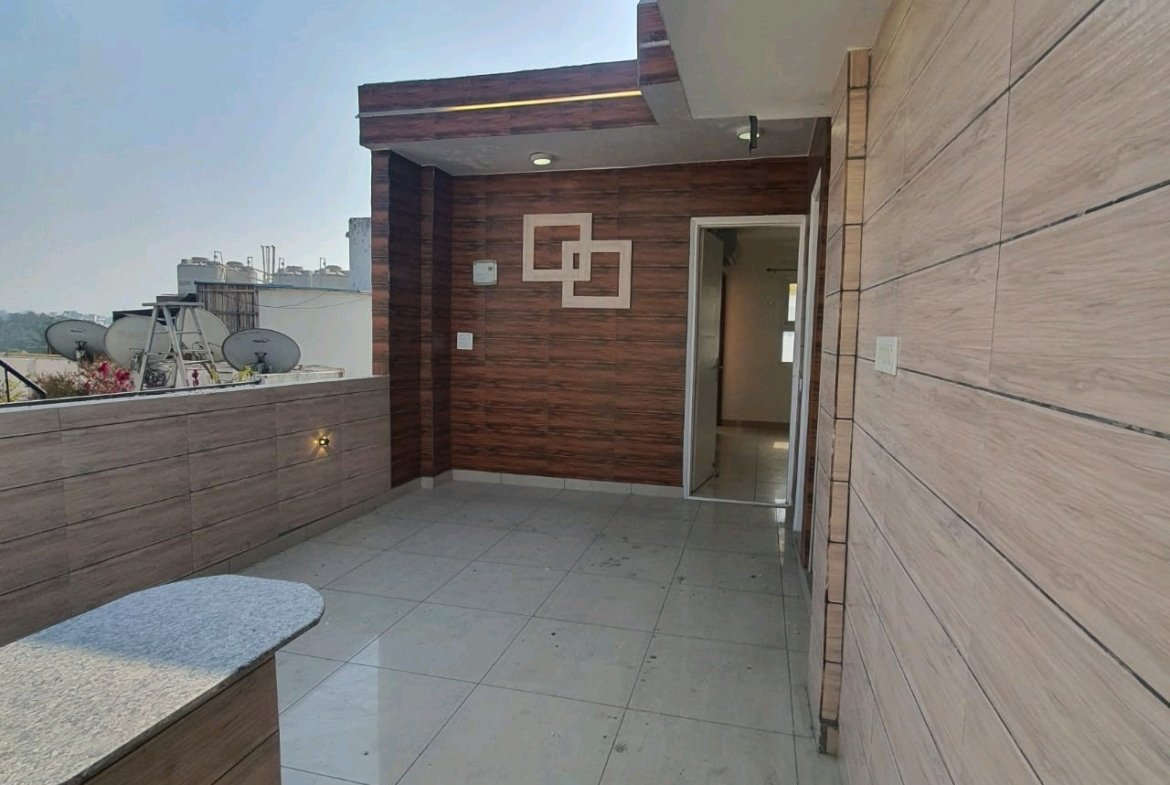 A well-designed 80 gaj top-floor builder floor in C4F Block Janakpuri with roof rights, 2 BHK + 1 room set, ACs fitted, chimney, and corner north-facing advantage.