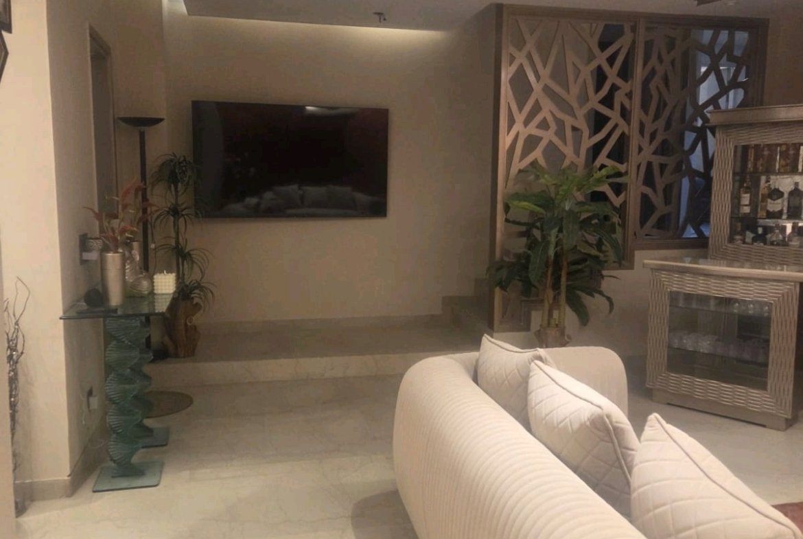 A spacious 419 gaj top-floor builder floor in A2 Block Janakpuri with 50% roof rights, lift, and car parking—ideal for premium living and future expansion.