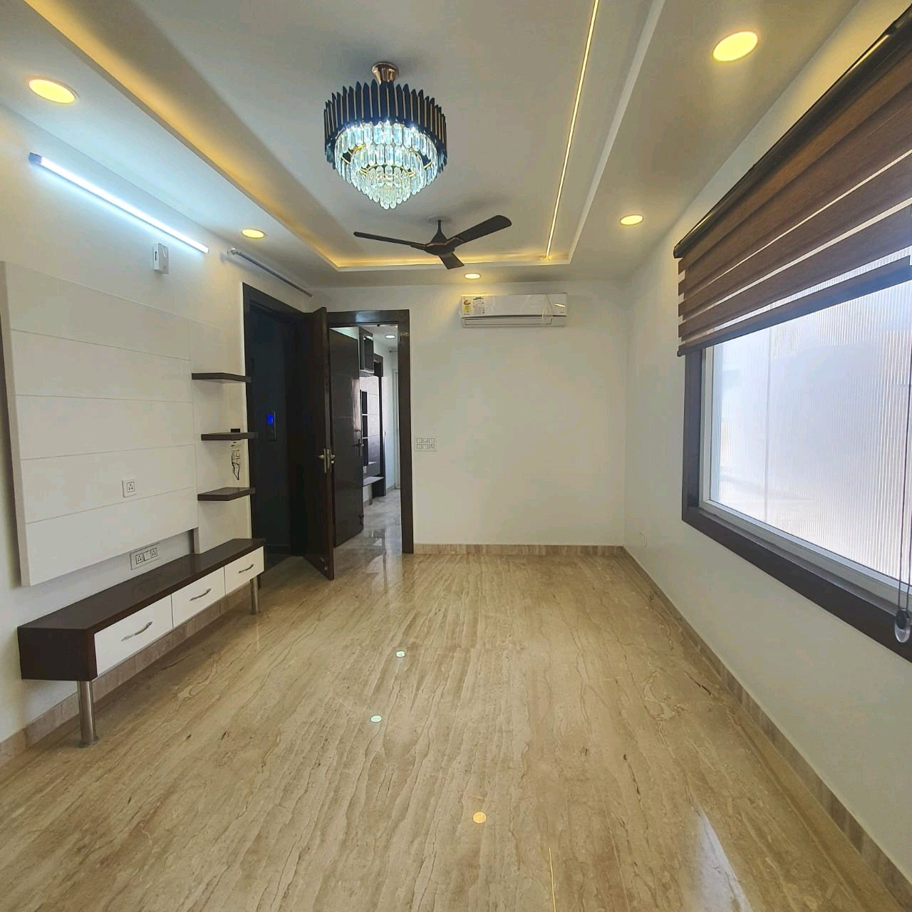 A well-designed 80 gaj top-floor builder floor in C4F Block Janakpuri with roof rights, 2 BHK + 1 room set, ACs fitted, chimney, and corner north-facing advantage.