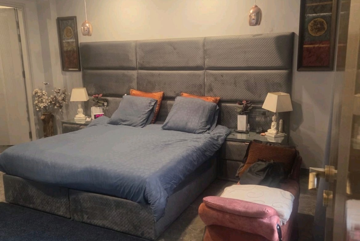 A spacious 419 gaj top-floor builder floor in A2 Block Janakpuri with 50% roof rights, lift, and car parking—ideal for premium living and future expansion.