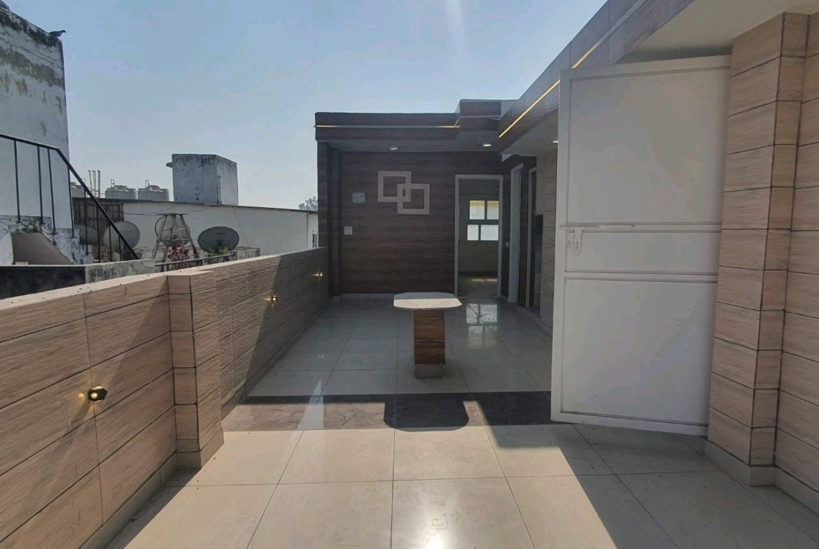 A well-designed 80 gaj top-floor builder floor in C4F Block Janakpuri with roof rights, 2 BHK + 1 room set, ACs fitted, chimney, and corner north-facing advantage.