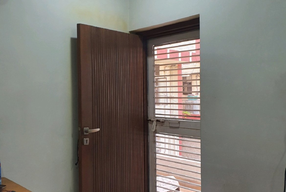 A beautifully renovated first-floor DDA Big MIG 3 BHK corner flat in C4A Block Janakpuri, offering comfort, convenience, and excellent location