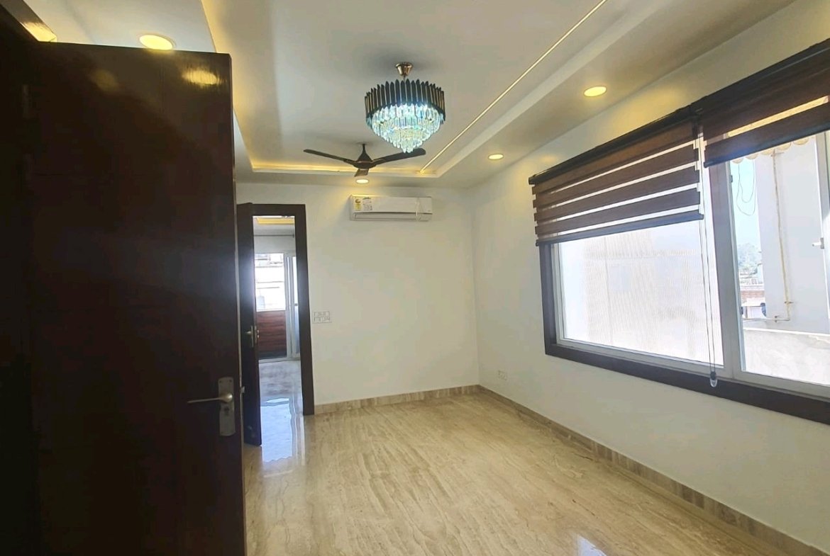 A well-designed 80 gaj top-floor builder floor in C4F Block Janakpuri with roof rights, 2 BHK + 1 room set, ACs fitted, chimney, and corner north-facing advantage.