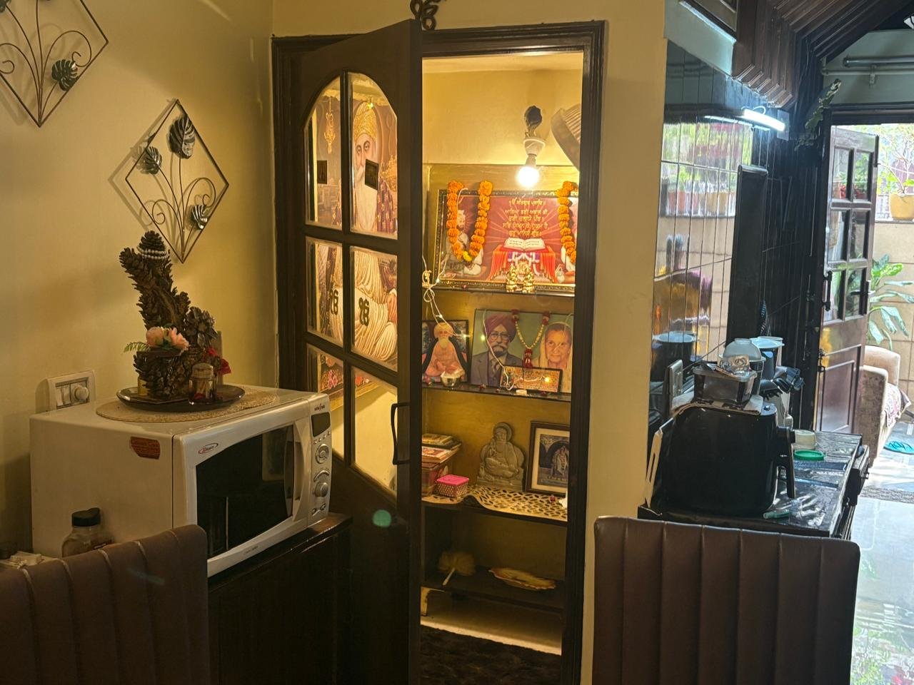 A well-planned 150 sq yards proper ground floor in B1 Block Janakpuri with 3 BHK, 3 washrooms, and valuable 1/3rd land share. A well-planned 150 sq yards proper ground floor in B1 Block Janakpuri with 3 BHK, 3 washrooms, and valuable 1/3rd land share.