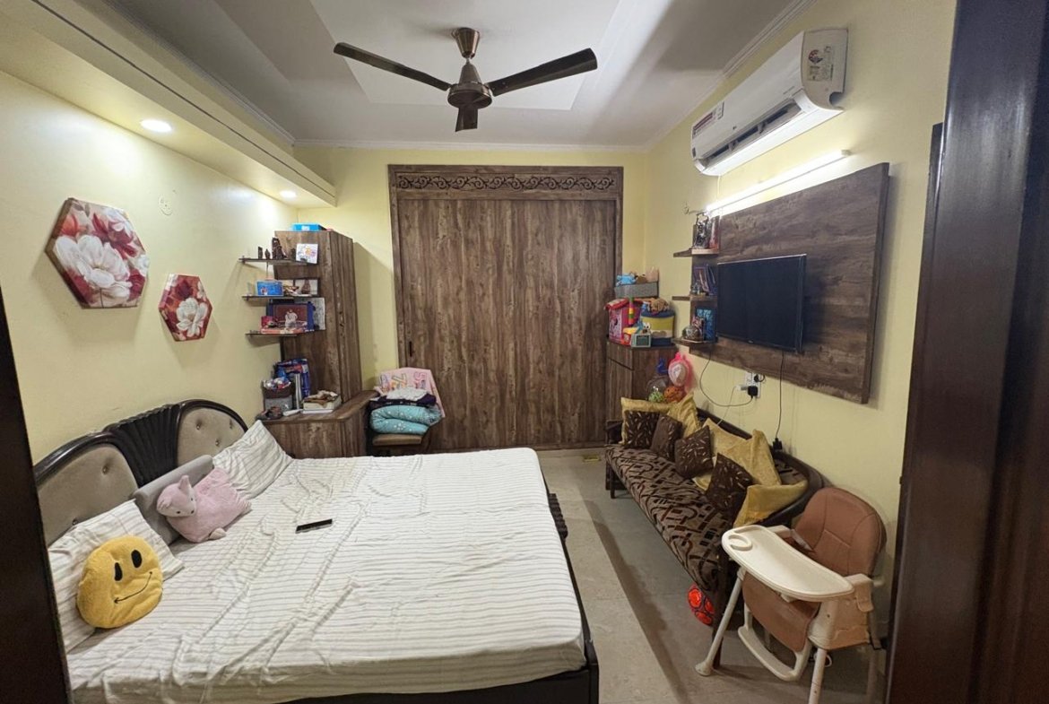 A well-planned 150 sq yards proper ground floor in B1 Block Janakpuri with 3 BHK, 3 washrooms, and valuable 1/3rd land share.