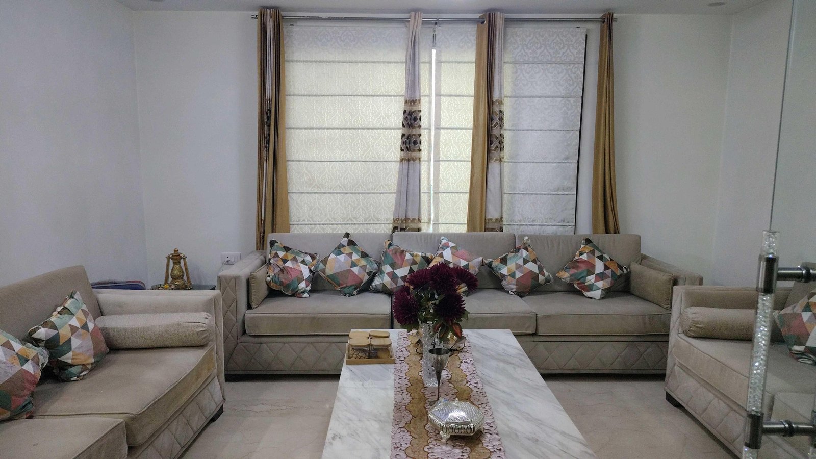 Living Space of 325 Gaj Builder Floor in A1-Block Janakpuri Living Space of 325 Gaj Builder Floor in A1-Block Janakpuri