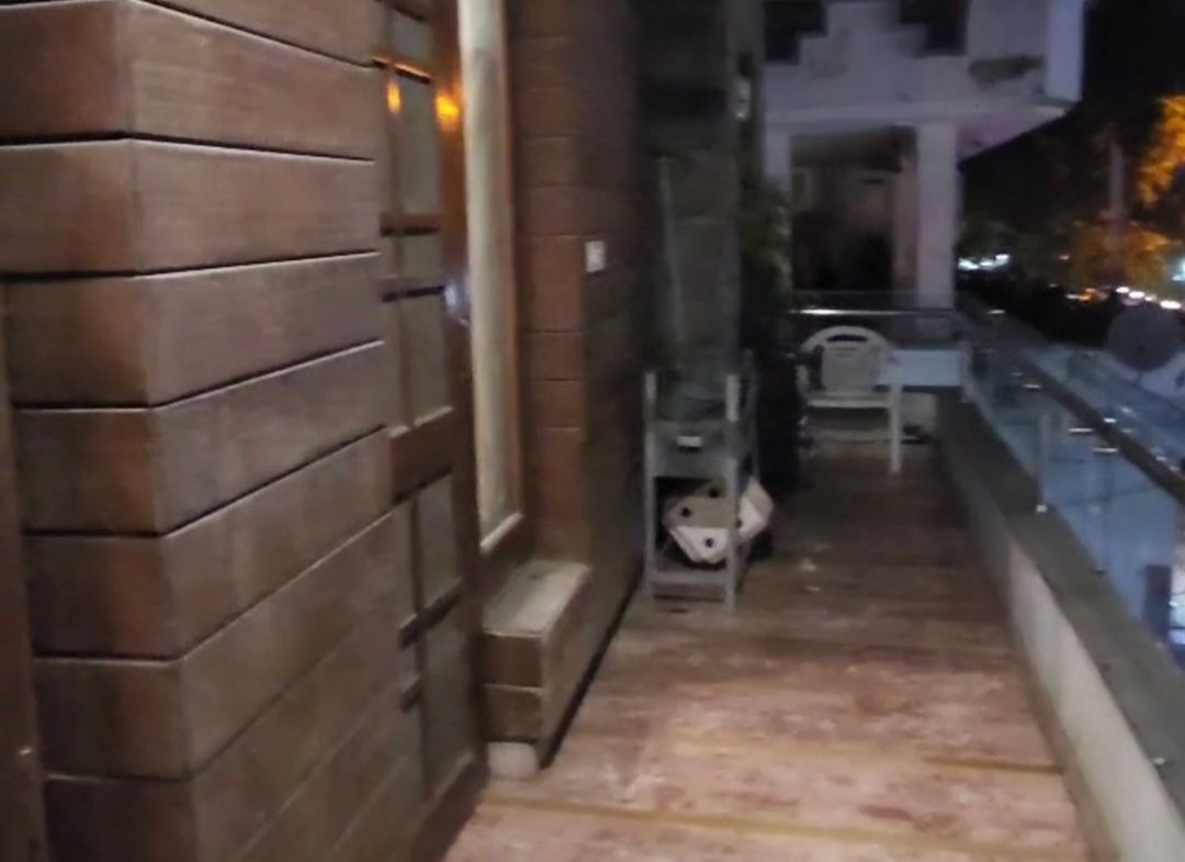 A spacious 419 gaj first-floor 4 BHK in B1 Block Janakpuri with lift, driveway car parking, and prime on-road location.