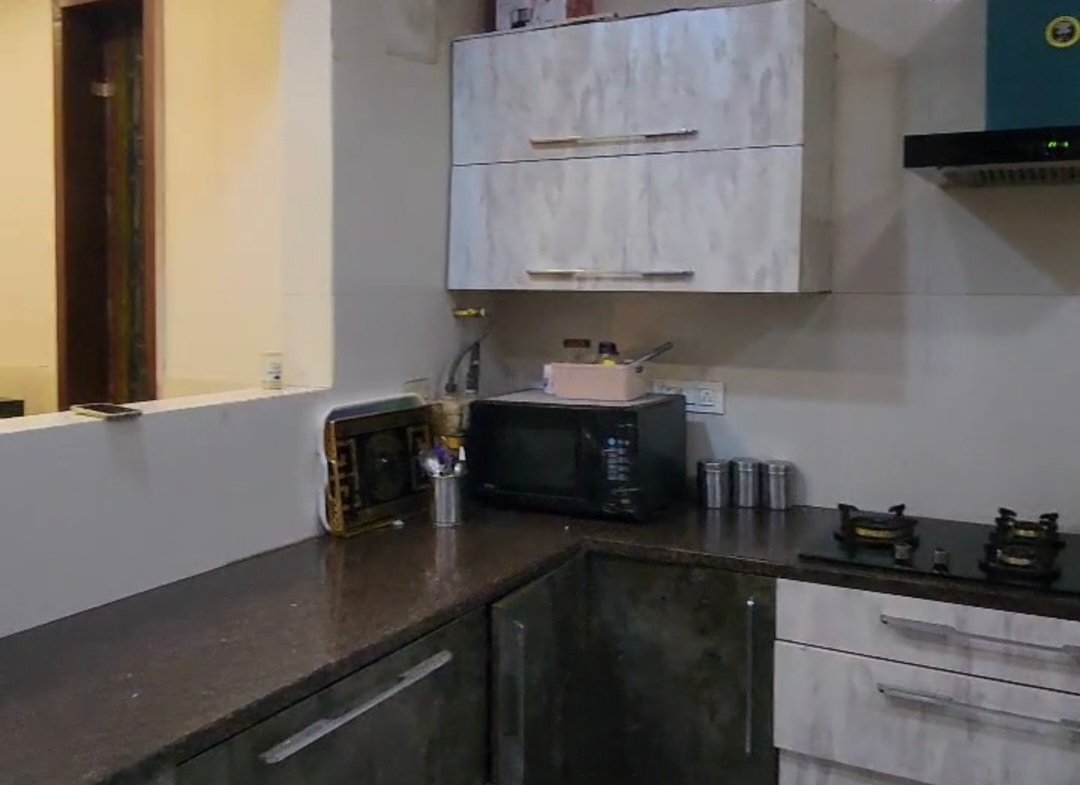 A spacious 419 gaj first-floor 4 BHK in B1 Block Janakpuri with lift, driveway car parking, and prime on-road location.