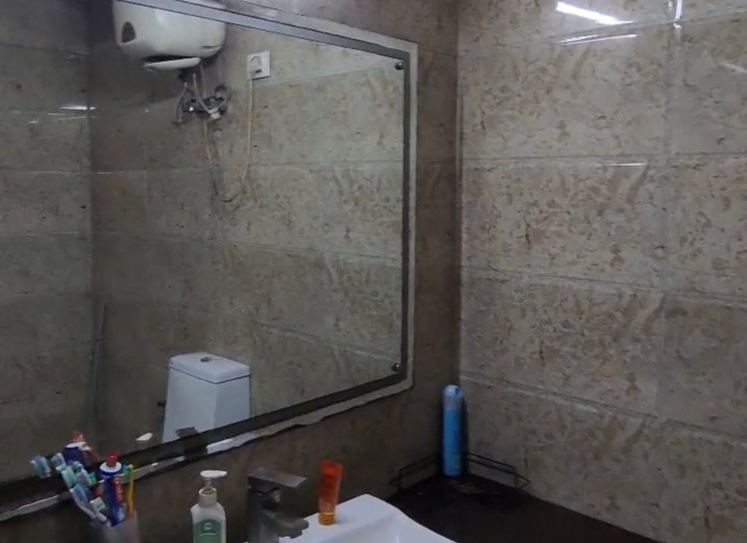 A spacious 419 gaj first-floor 4 BHK in B1 Block Janakpuri with lift, driveway car parking, and prime on-road location.