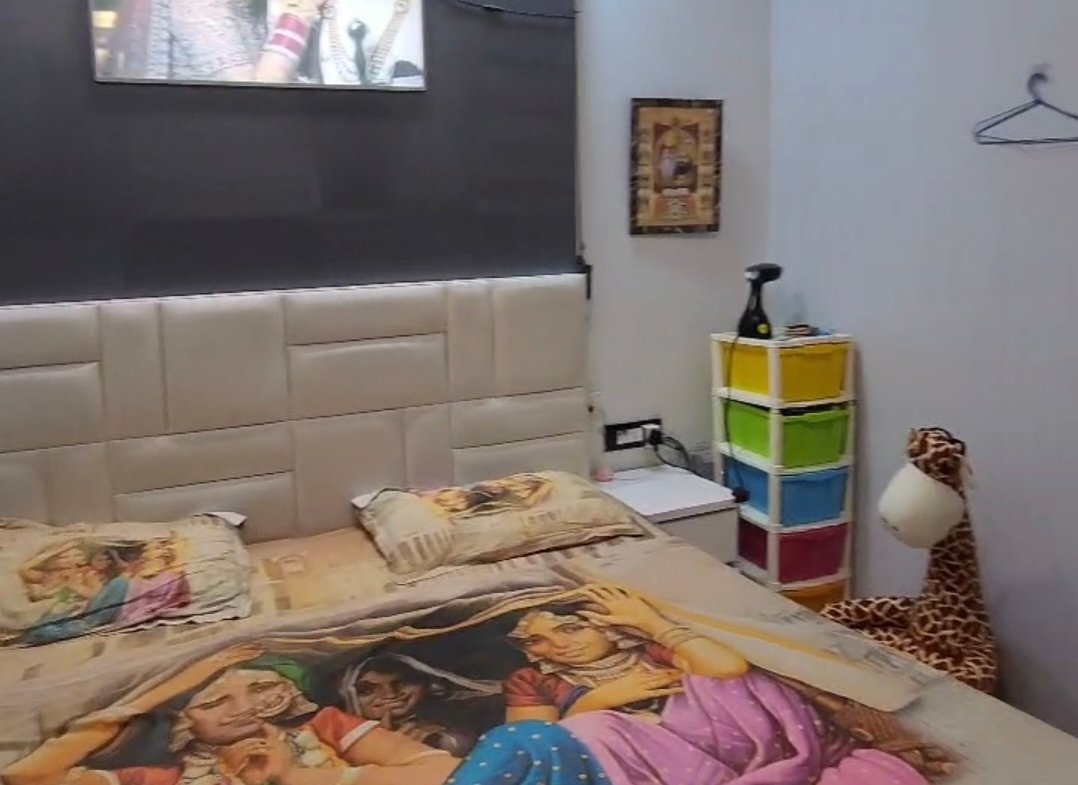 A spacious 419 gaj first-floor 4 BHK in B1 Block Janakpuri with lift, driveway car parking, and prime on-road location.