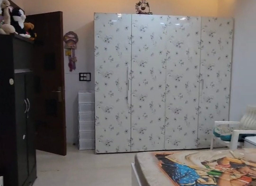 A spacious 419 gaj first-floor 4 BHK in B1 Block Janakpuri with lift, driveway car parking, and prime on-road location.