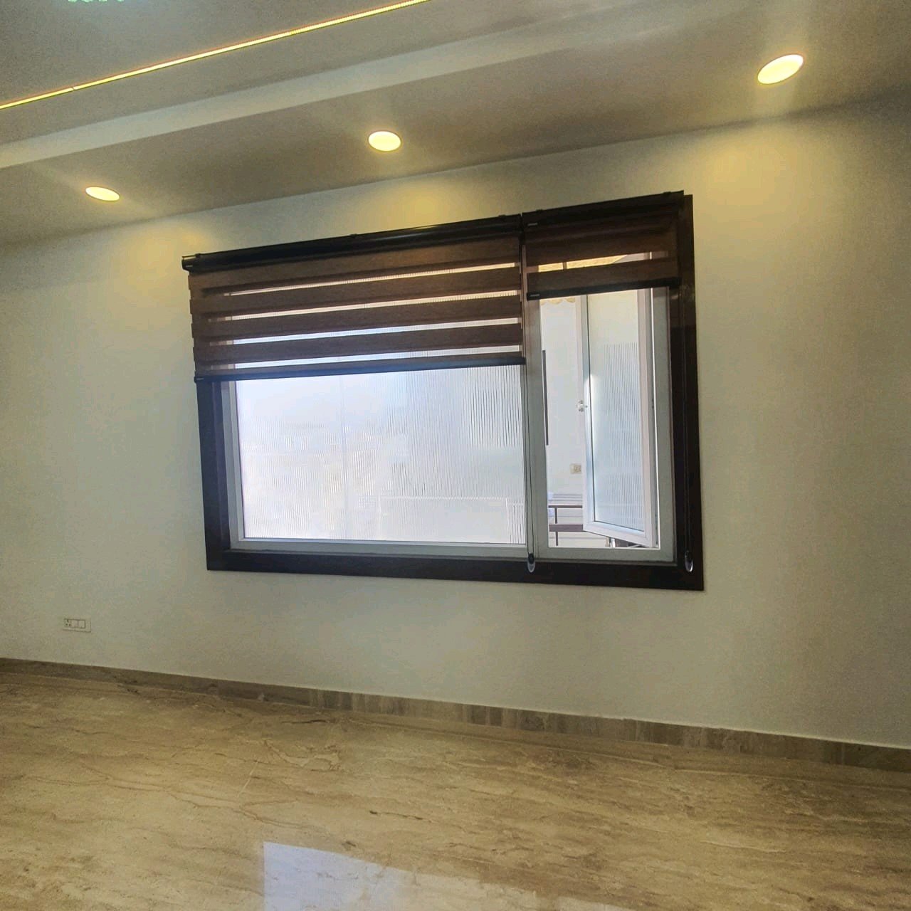 A well-designed 80 gaj top-floor builder floor in C4F Block Janakpuri with roof rights, 2 BHK + 1 room set, ACs fitted, chimney, and corner north-facing advantage.