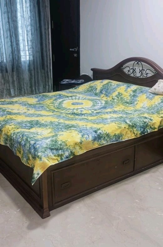 A premium 265 gaj upper ground floor in B1 Block Janakpuri featuring a spacious 4 BHK layout, 4 washrooms, lift, car parking, and solid 6-year-old construction.