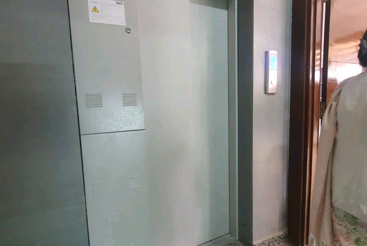 A well-designed 80 gaj top-floor builder floor in C4F Block Janakpuri with roof rights, 2 BHK + 1 room set, ACs fitted, chimney, and corner north-facing advantage.