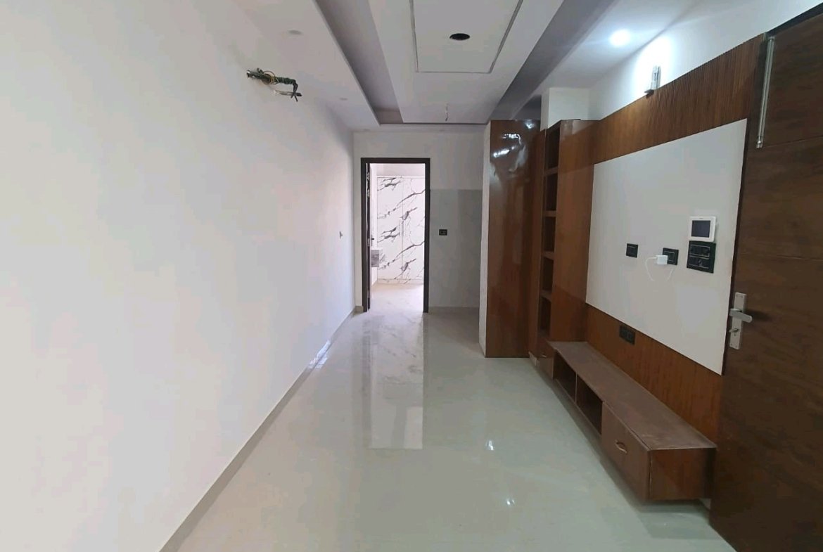 A newly constructed 2 BHK top-floor builder floor in C6B Block Janakpuri featuring 2 washrooms, a roof porta cabin, and an additional roof bathroom.