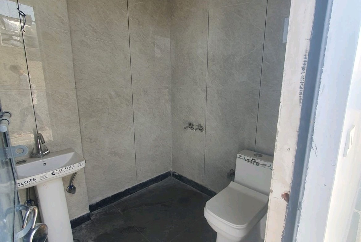 A newly built 2 BHK top-floor builder floor in C4F Block Janakpuri with roof rights and south-facing frontage—bright, modern, and perfect for end-use buyers.