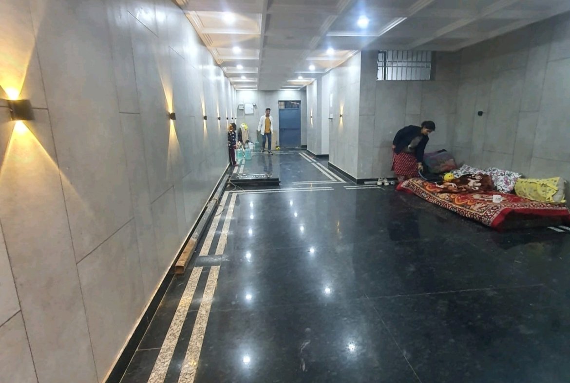 A newly built 2 BHK top-floor builder floor in C4F Block Janakpuri with roof rights and south-facing frontage—bright, modern, and perfect for end-use buyers.