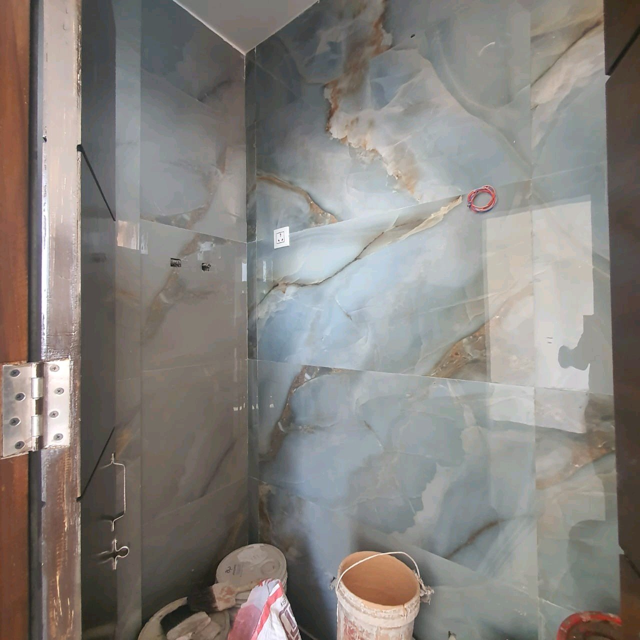 A newly constructed 2 BHK top-floor builder floor in C6B Block Janakpuri featuring 2 washrooms, a roof porta cabin, and an additional roof bathroom.