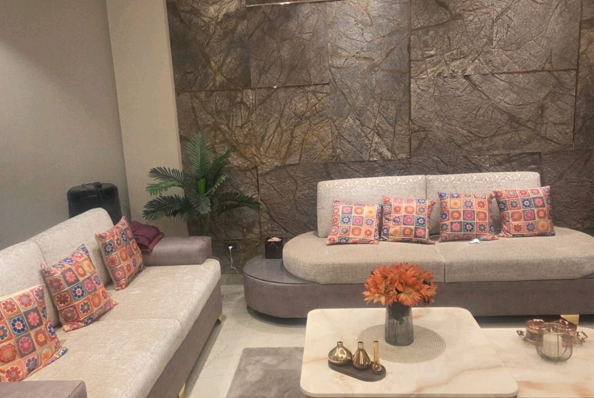 A spacious 419 gaj top-floor builder floor in A2 Block Janakpuri with 50% roof rights, lift, and car parking—ideal for premium living and future expansion.