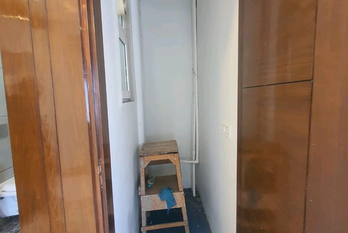 A well-designed 80 gaj top-floor builder floor in C4F Block Janakpuri with roof rights, 2 BHK + 1 room set, ACs fitted, chimney, and corner north-facing advantage.