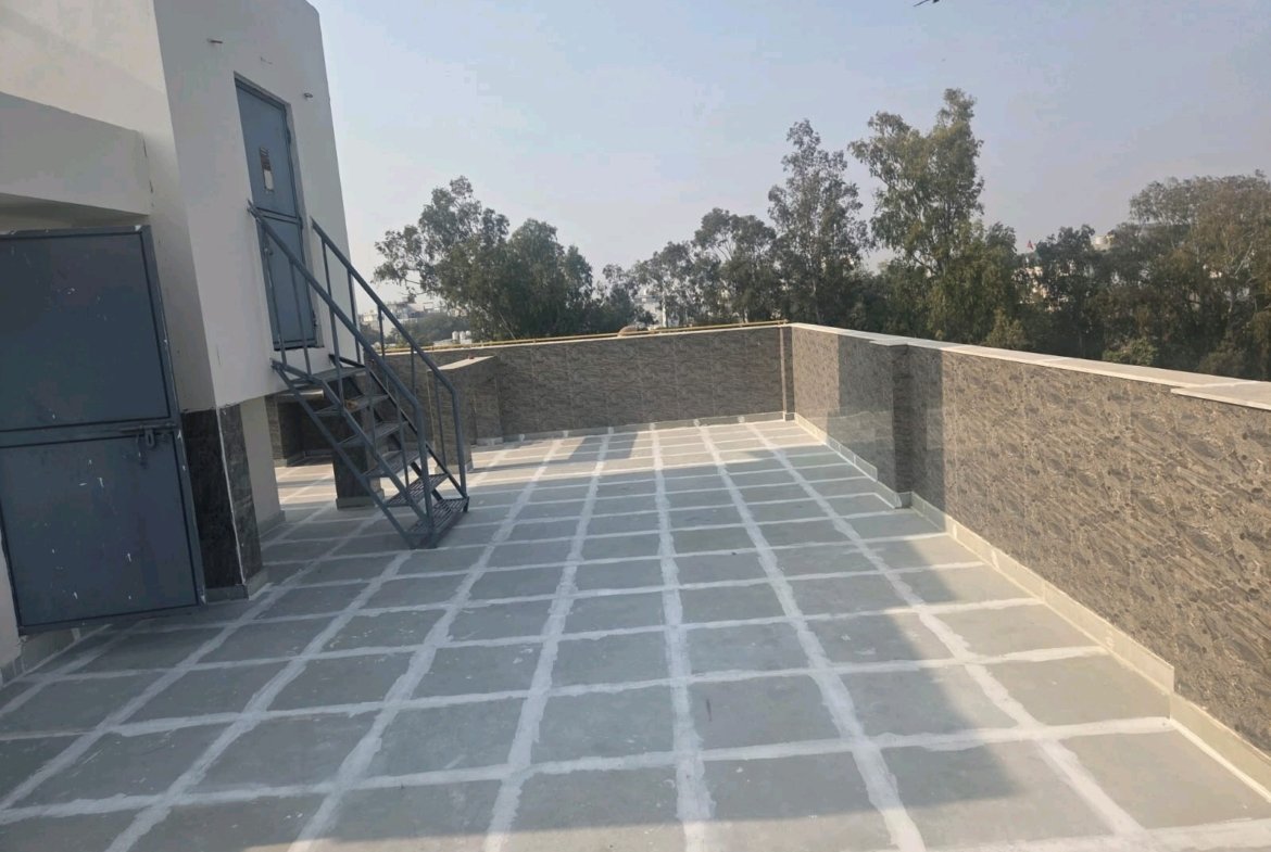 A spacious 419 gaj top-floor builder floor in A2 Block Janakpuri with 50% roof rights, lift, and car parking—ideal for premium living and future expansion.