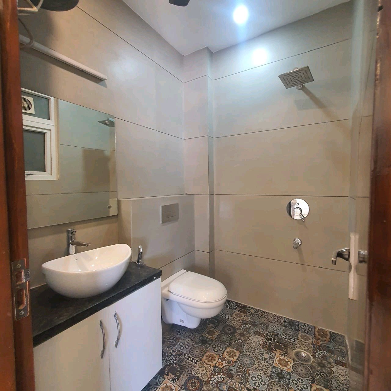 A well-designed 80 gaj top-floor builder floor in C4F Block Janakpuri with roof rights, 2 BHK + 1 room set, ACs fitted, chimney, and corner north-facing advantage.