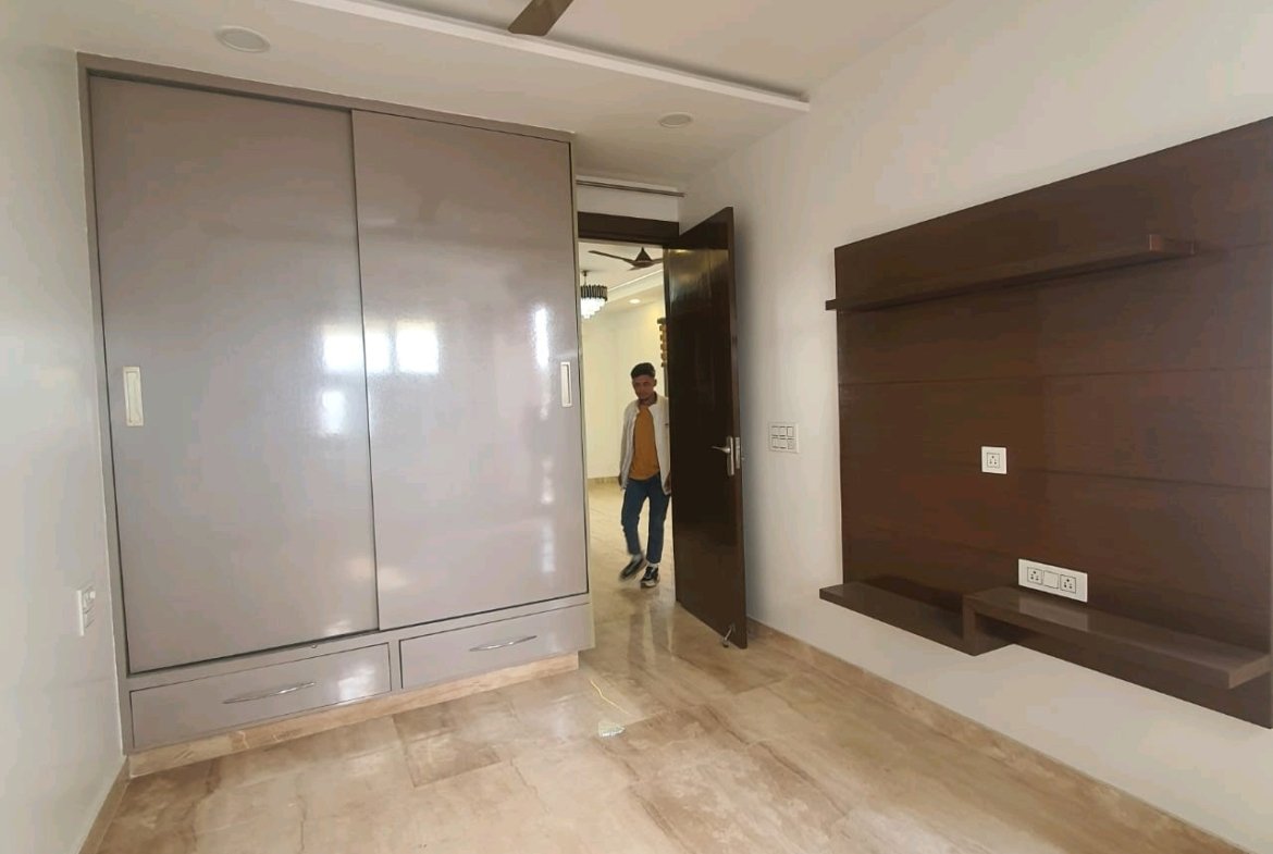 A well-designed 80 gaj top-floor builder floor in C4F Block Janakpuri with roof rights, 2 BHK + 1 room set, ACs fitted, chimney, and corner north-facing advantage.