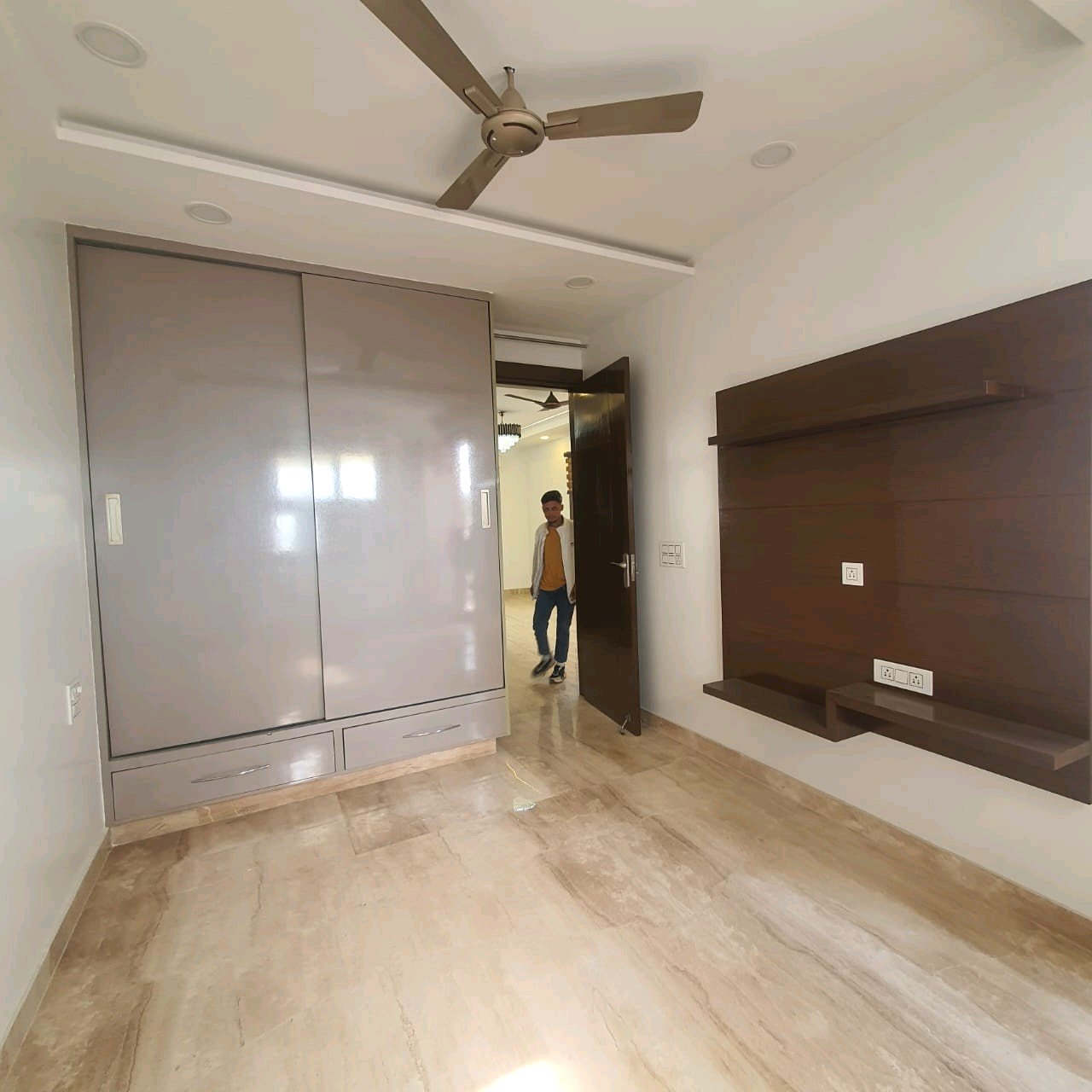 A well-designed 80 gaj top-floor builder floor in C4F Block Janakpuri with roof rights, 2 BHK + 1 room set, ACs fitted, chimney, and corner north-facing advantage.