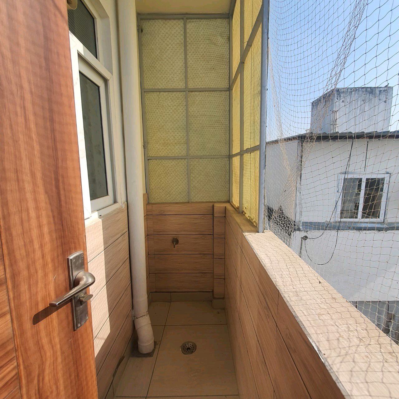 A well-designed 80 gaj top-floor builder floor in C4F Block Janakpuri with roof rights, 2 BHK + 1 room set, ACs fitted, chimney, and corner north-facing advantage.