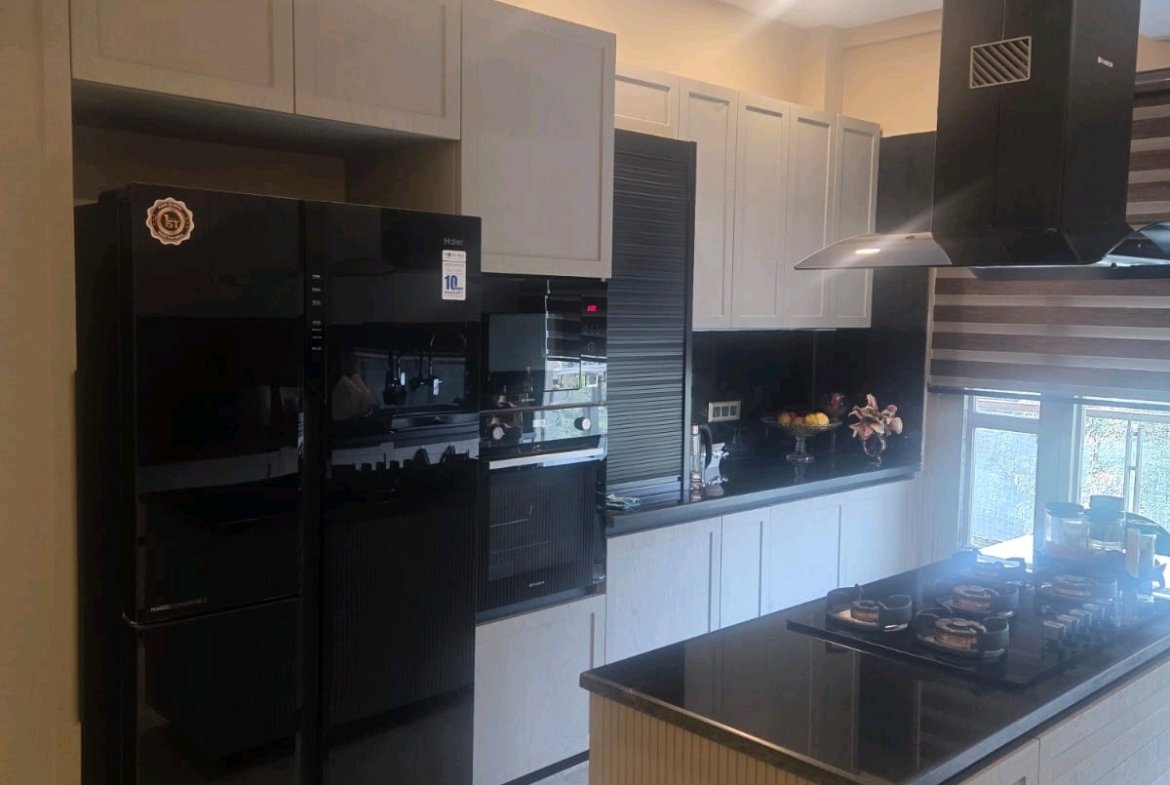 A spacious 419 gaj top-floor builder floor in A2 Block Janakpuri with 50% roof rights, lift, and car parking—ideal for premium living and future expansion.