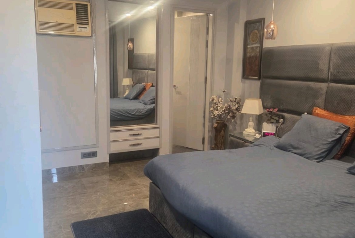 A spacious 419 gaj top-floor builder floor in A2 Block Janakpuri with 50% roof rights, lift, and car parking—ideal for premium living and future expansion.